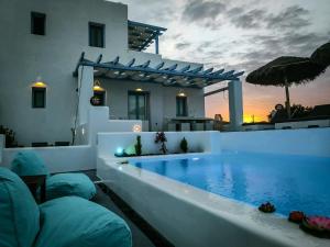 Bazén v ubytovaní Santoxenia luxury villa alebo v jeho blízkosti