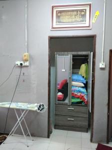 a room with a closet with a dresser at Bonda Guesthouse II in Paka
