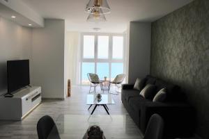 TV a/nebo společenská místnost v ubytování Apartamento con vistas al mar