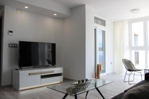 TV a/nebo společenská místnost v ubytování Apartamento con vistas al mar