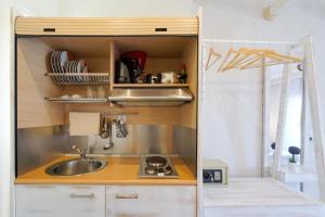 Η κουζίνα ή μικρή κουζίνα στο Studios Aigaio +81 φωτογραφίες