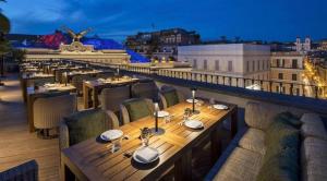 ローマにあるSuite Borghese 42のバルコニー(テーブル、椅子付)