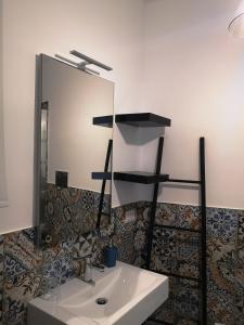 Vonios kambarys apgyvendinimo įstaigoje Ilgiardinodilina