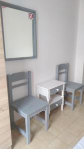 A seating area at Nitsas studio's