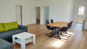 Posezení v ubytování moderne Ferienwohnung in ruhiger Lage