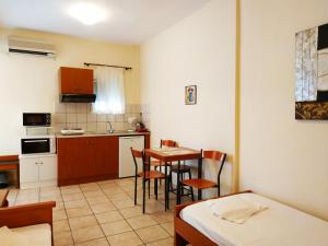 a kitchen with a table and chairs in a room at Amalia in Paleo Tsifliki