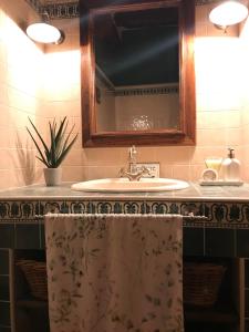 A bathroom at Caserío Sautu Goikoa