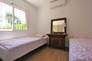 Postel nebo postele na pokoji v ubytování villa in puerto banus + 37 fotografií