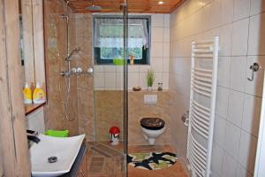 Ein Badezimmer in der Unterkunft Ferienwohnung Zudar auf Rügen