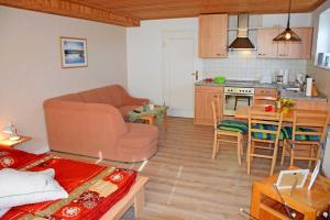 Küche/Küchenzeile in der Unterkunft Ferienwohnung Zudar auf Rügen