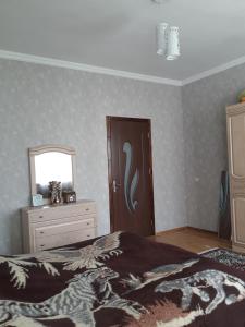 Rúm í herbergi á tomas kokhi
