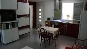 Kuchyň nebo kuchyňský kout v ubytování Clos l'Oustal