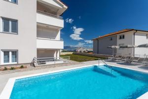 Bazén v ubytovaní Apartments Mateo 2 alebo v jeho blízkosti