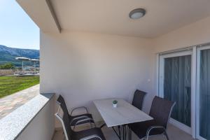 Nespecifikovaný výhled na hory nebo výhled na hory při pohledu z apartmánu