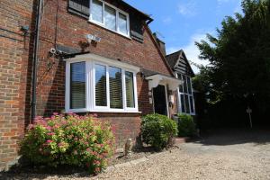Gallery image of Debden Guest House in Hillingdon