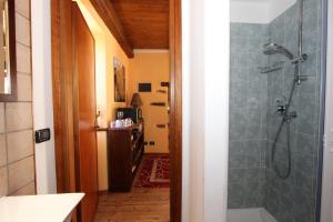 חדר רחצה ב-B&B Il Castello Lago Maggiore con TERRAZZA