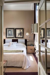 A bed or beds in a room at Palazzo Vecchietti - Residenza D'Epoca