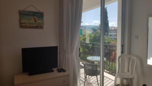TV a/nebo společenská místnost v ubytování Apartment Oasis
