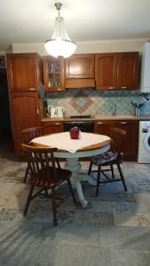 Kuchyň nebo kuchyňský kout v ubytování B&B Maison Odille