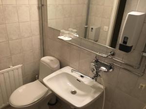 Koupelna v ubytování Hotel Yöpuu + 37 fotografií