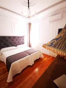 Postel nebo postele na pokoji v ubytování Rua Suites Boutique