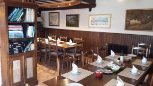 Reštaurácia alebo iné gastronomické zariadenie v ubytovaní Kanpoeder - Adults Only + 37 fotografií