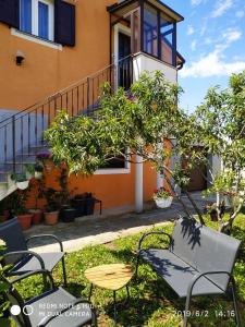Vonkajšia záhrada v ubytovaní Apartment Dorina