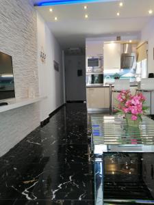 A kitchen or kitchenette at TOTANI LUX