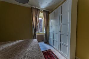 a bedroom with a bed and a window at La casetta colorata in Civitavecchia
