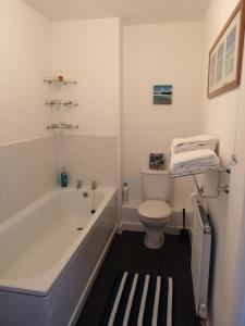 Gallery image of Cosy Apartment with Balcony in Herne Bay