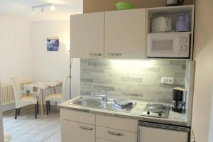 Kuchyň nebo kuchyňský kout v ubytování Appartment Vermietung Lütje