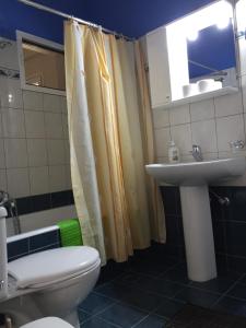 Koupelna v ubytování Nonika’s House + 8 fotografií