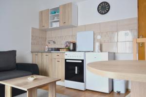 Una cocina o cocineta en Riverside apartment #1. View over Fortress Kastel