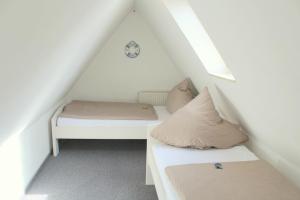 Postel nebo postele na pokoji v ubytování Appartment Vermietung Lütje