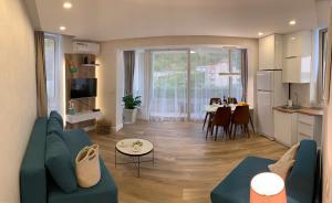Kuchyň nebo kuchyňský kout v ubytování Butterfly Apartman