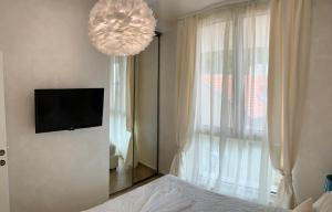 TV a/nebo společenská místnost v ubytování Butterfly Apartman
