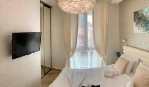 TV a/nebo společenská místnost v ubytování Butterfly Apartman