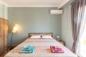 Katil atau katil-katil dalam bilik di Kanigos 3 BR VIEW Center of Athens