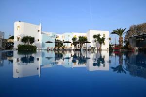 Der Swimmingpool an oder in der Nähe von Asteras Paradise