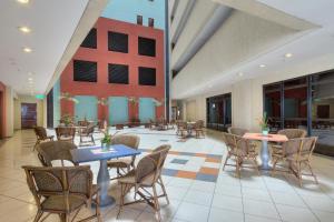 a restaurant with tables and chairs in a building at Iate Plaza Hotel in Fortaleza