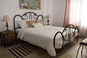 A bed or beds in a room at Blue Island