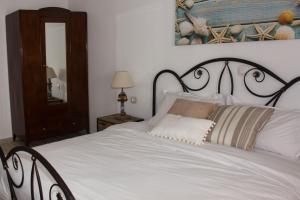 A bed or beds in a room at Blue Island