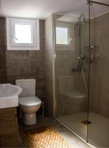 A bathroom at Blue Island