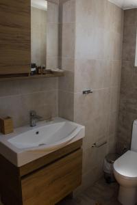 A bathroom at Blue Island