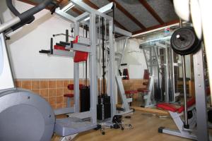 The fitness centre and/or fitness facilities at Hotel A Queimada