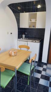 Küche/Küchenzeile in der Unterkunft Apartmani Laura