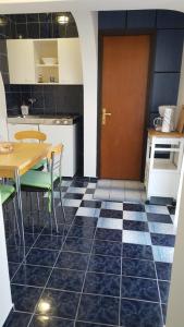 Küche/Küchenzeile in der Unterkunft Apartmani Laura