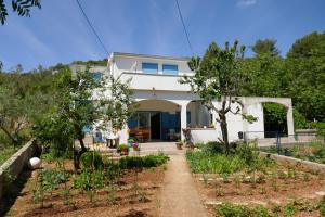 a house with a garden in front of it at House Natale in Donje Selo na &Scaron;olti