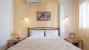 En eller flere senge i et værelse på Garden House Psarogiannis