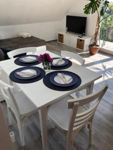 TV a/nebo společenská místnost v ubytování Marci Apartman